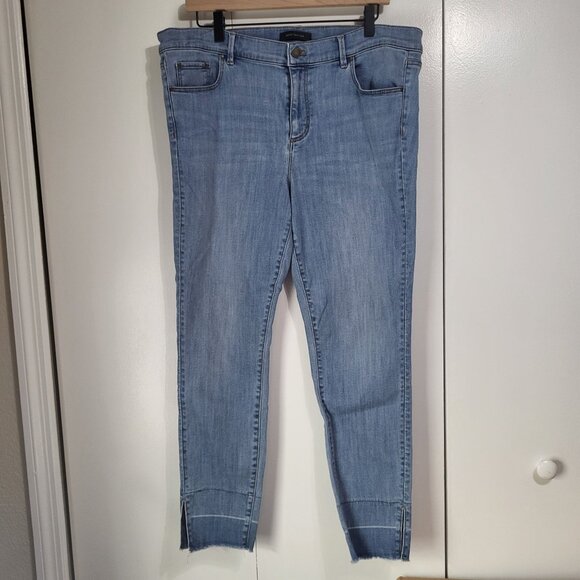 ANN TAYLOR Womens SZ 14 The Skinny Modern Fit Jeans Light Wash Raw Hem Ankle - Picture 4 of 13